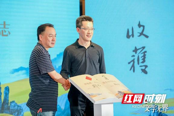 IM电竞 IM电竞app酒鬼酒与《收获》杂志达成战略合作 打造一场“无界文学夜”(图5)