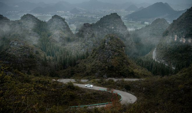 IM电竞 IM电竞app挑战1200km奇境之旅 长安深蓝SL03释放科技“原力”(图2)