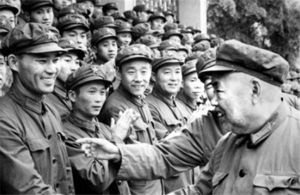 IM电竞 电子竞技平台对越自卫反击战前提出一套方案军委们听后倒吸一口凉气(图4)