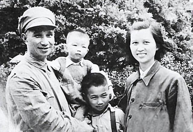 1958年粟裕惨遭批评楚青直言：“除了萧劲IM电竞 电子竞技平台光连鬼都不会登门”(图11)