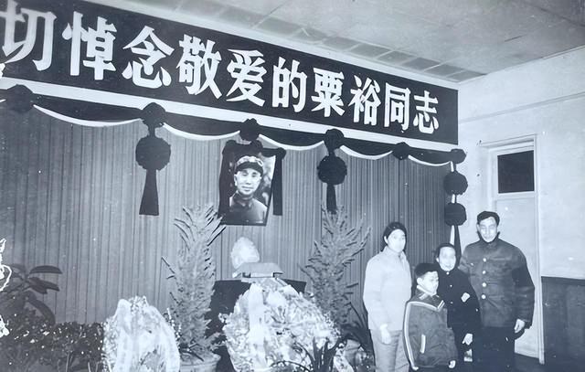1958年粟裕惨遭批评楚青直言：“除了萧劲IM电竞 电子竞技平台光连鬼都不会登门”(图14)